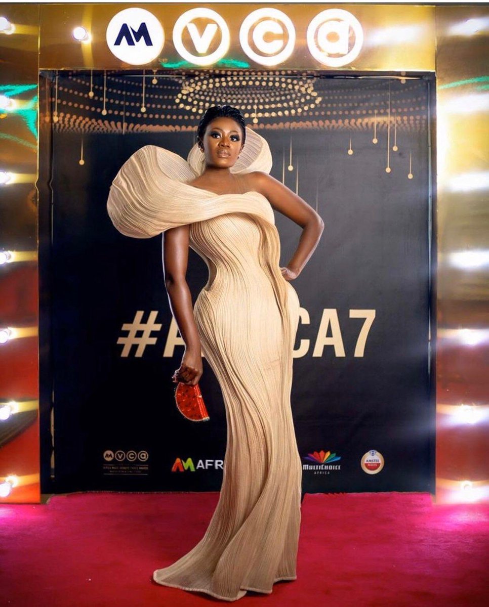 Nenditda's tweet image. Here to announce the best dressed category.

And the winners areeeeeeee.

Denola Grey
Nana Akudo.

Goan argue with your pet goat.

#AMVCA7 
#AMVCA