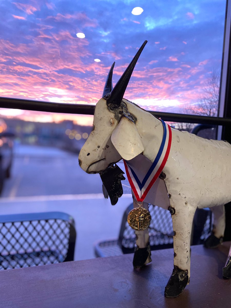 MrMetalGoat's tweet photo. Whoa!!! Look at this picture Danny took this morning!! Did you guys see the sunrise today?? I watch the sunrise over Kent every morning and it always takes my breath away!! #MorningsAtGoats #WowILookGreat #ModelGoat https://t.co/1OvxOTfI2R