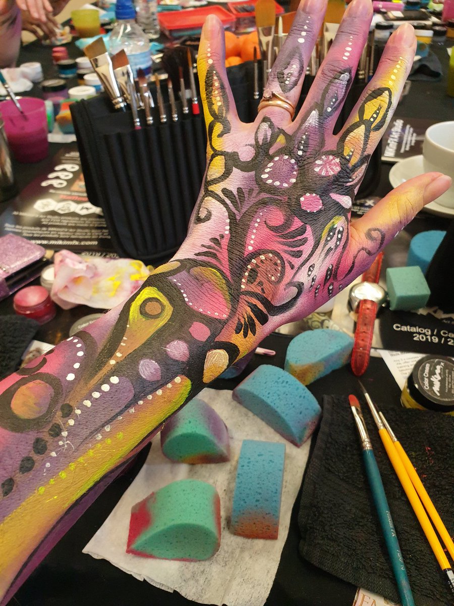 suecurlymills's tweet photo. Fantastic day on a Cirque de Soleil body and face painting course with Clelia Marsaides. Looking forward to trying out new techniques.
#CirqueDuSoleil #essexbodypainter #curlycloud
https://t.co/P38rLFsGLA https://t.co/vOotTWueH2