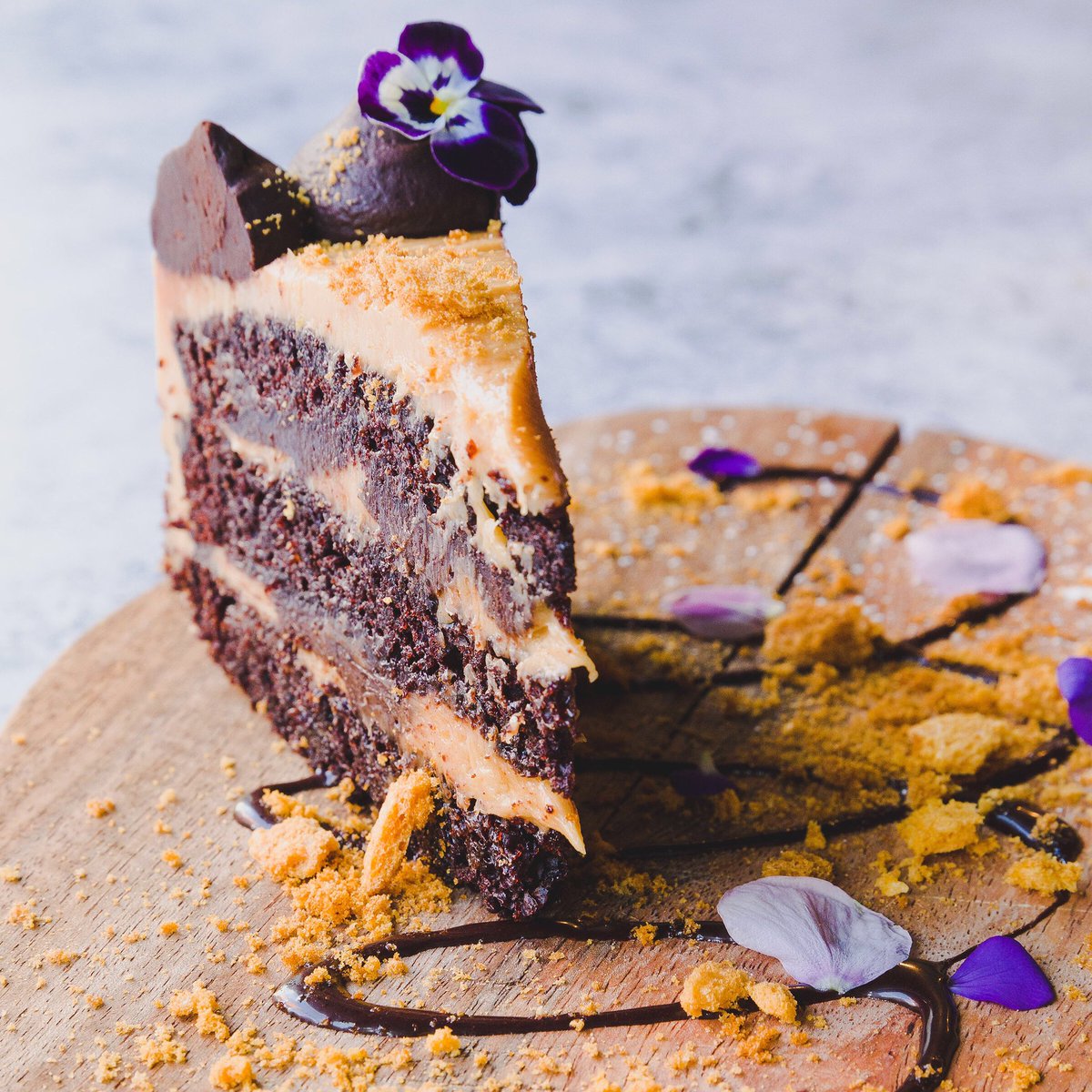 unitydiner's tweet photo. ✨ FREE SLICE OF UD SALTED CARAMEL CAKE ✨ (or any other dessert from our menu) for all the special mums on Mother’s Day bookings 👀 you can book your table now through our website ❣️ #mothersday #vegan #unitydiner https://t.co/ycIwpgcGC7