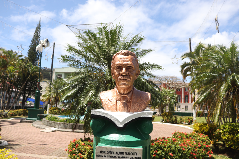 courtesycandwl1's tweet photo. Standing proud in the city of castries, Sir Derek Alton Walcott, KCSL, OBE, OCC was a Saint Lucian poet and playwright and received the 1992 Nobel Prize in Literature. https://t.co/VspALtNgmM