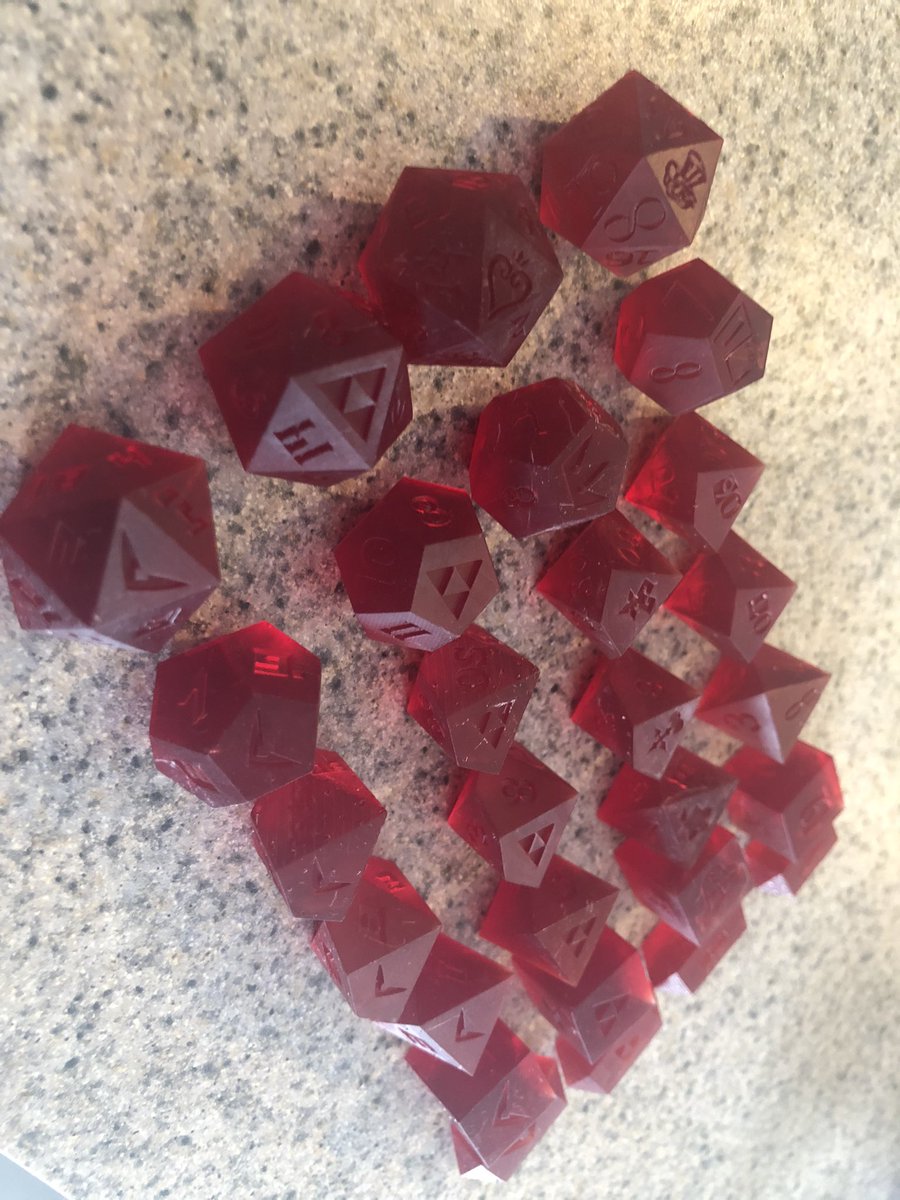 hardlightforge's tweet image. New masters got off the printer. Time to sand my fingerprints off. #customdice #dnd #diceporn #dice #5e #handmadedice