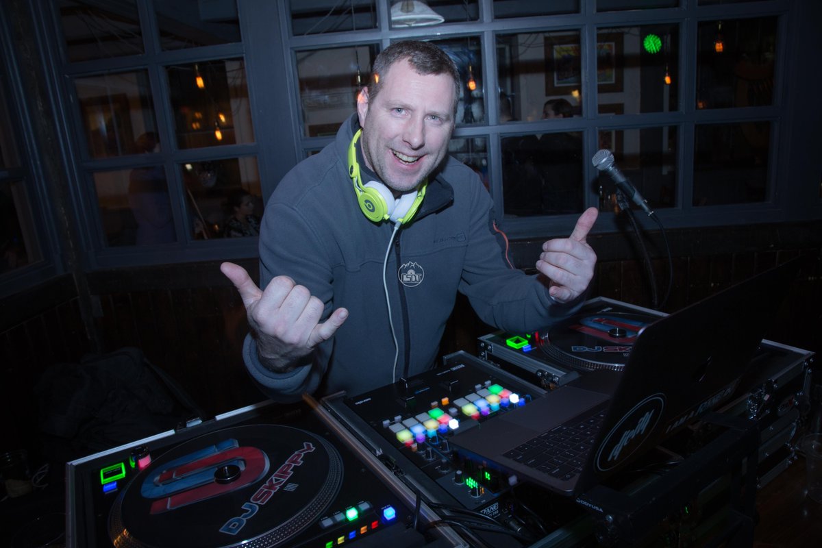 Tonight is a <a href="/RiRa_Burlington/">Ri Ra Burlington</a> and <a href="/ChurchStreetDJs/">Church Street DJs</a> presentation #SaturdayNightCraic with your host, DJ Skippy from 10pm to 2am. No cover charge!
• $4 Well Liquor
• $2 PBR and Narragansett cans
• $5 Truly cans
.
.
#Burlington #Vermont #VT #DJ #DiscJockey #ChurchStreetDJs #CSDJ