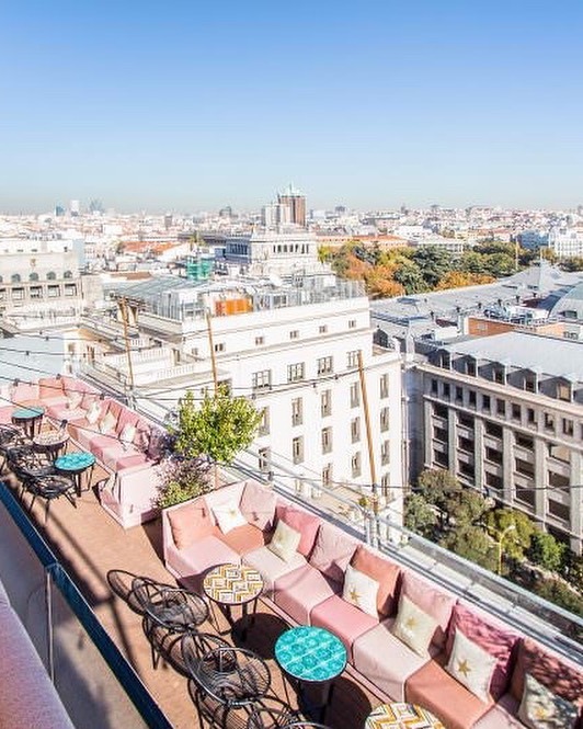 Madrid es increíble, llena de vida y de sitios geniales, pero ahora #yomequedoencasa 🏠

Madrid es una ciudad donde siempre hay un bar donde sentirte como en casa, un restaurante con un plato que nunca antes habías probado, una exposición que te abre … ift.tt/39RteKh