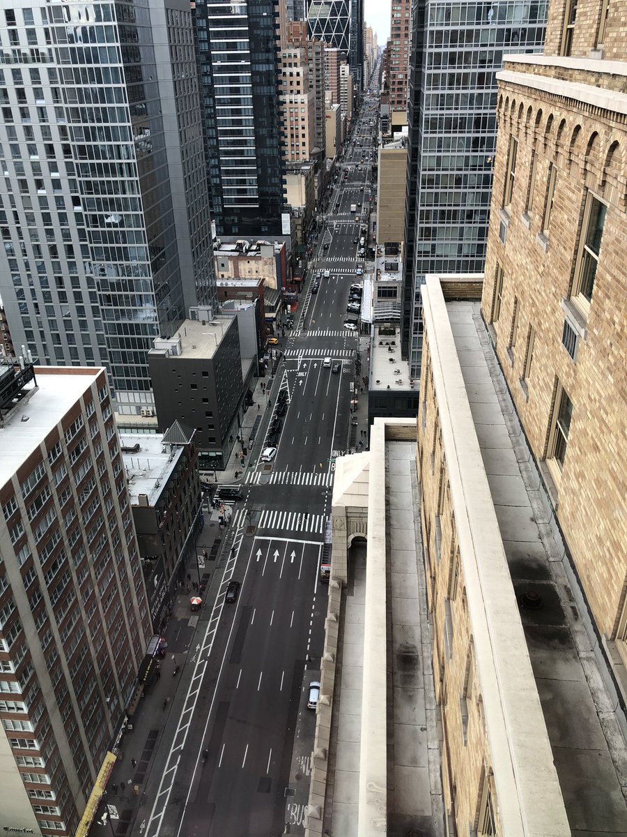 sallymackness's tweet image. 8th Av #nyc on a Saturday afternoon #soquiet COVIDー19