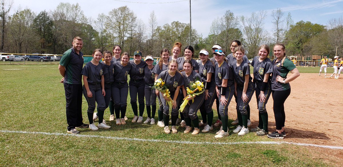 FSHS_SOFTBALL's tweet photo. https://t.co/bNLP3aChCb