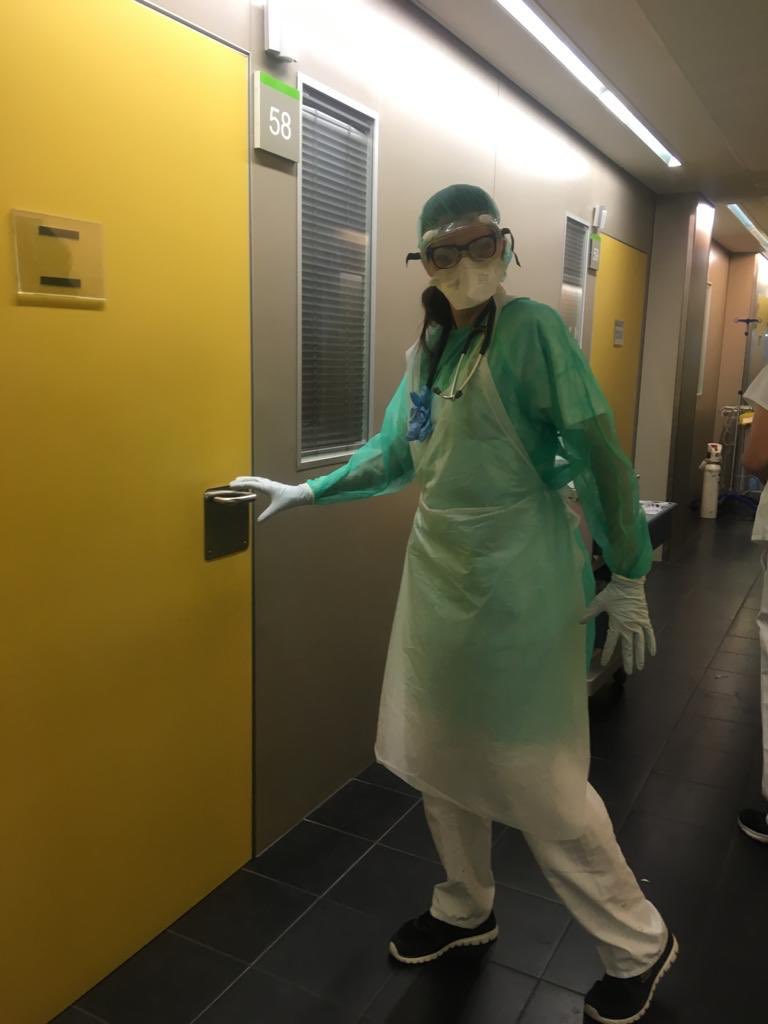 LassoMusica's tweet photo. ella es mi hermana.

una de las tantos médicos arriesgando su vida a nivel mundial para ayudar al planeta a salir rápidamente de esta situación.

gracias a todos ustedes de parte de la humanidad ❤️👩‍⚕️🧑‍⚕️👨‍⚕️ https://t.co/Oo1Gq9SHdl