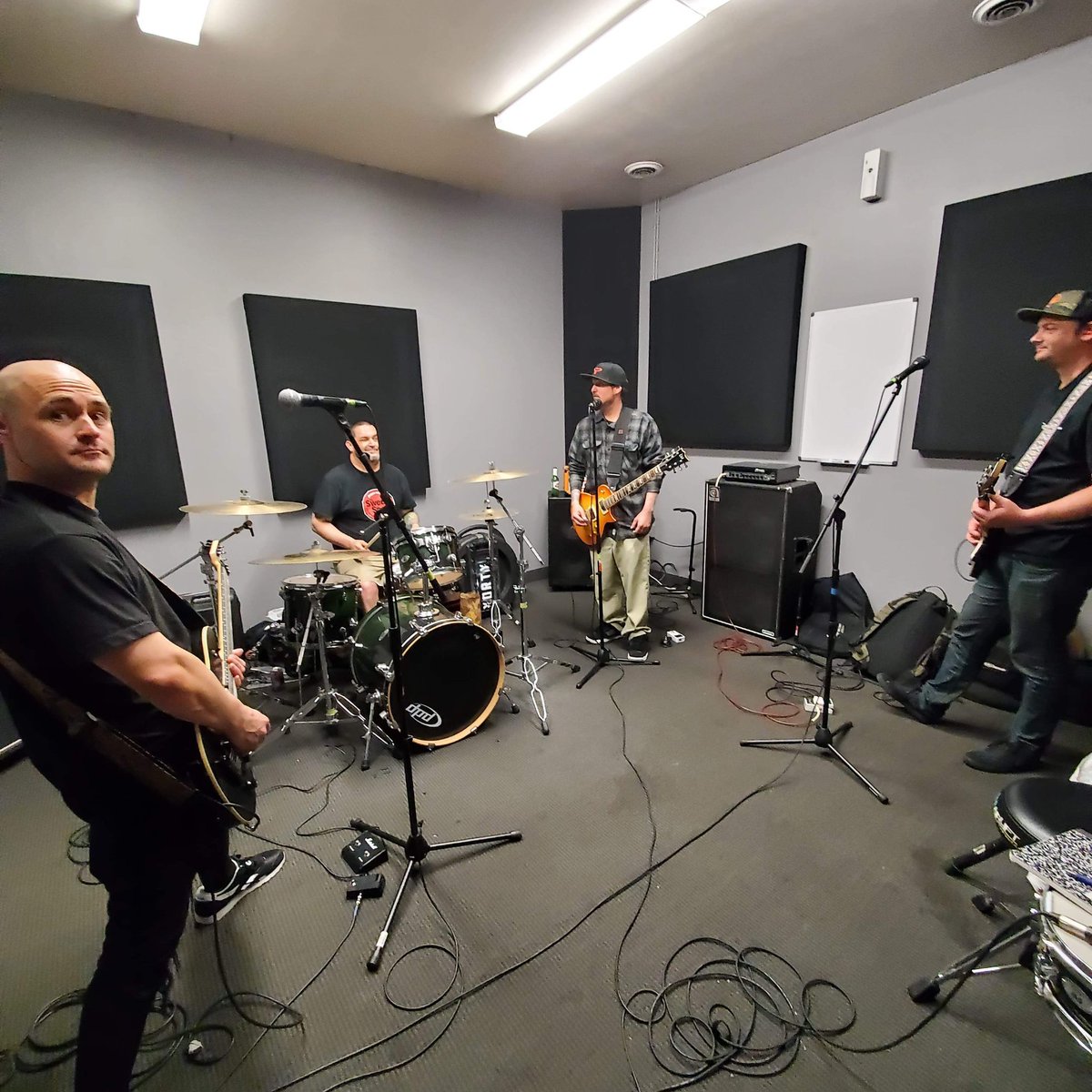 OuttoLunch20's tweet photo. Writing new material... Photo courtesy of Joey. @SIRIUSXM @RadioFaction @JimboPhillips1 @slabratory @EllisMate @Tully @WilsonPendarvis #outtolunch #brokenhomerecords #slabratoryclothing #siriusxm #factionpunk #jimbophillipsgraphix #lunchboxstudios https://t.co/dLmdDBYYHX