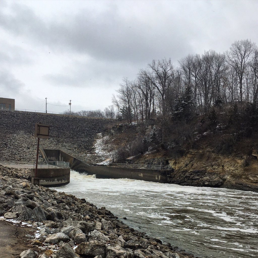 jdubqca's tweet photo. On the south side of the Coralville dam on this otherwise dreary Saturday  #iowariver https://t.co/xfOZax7UaN