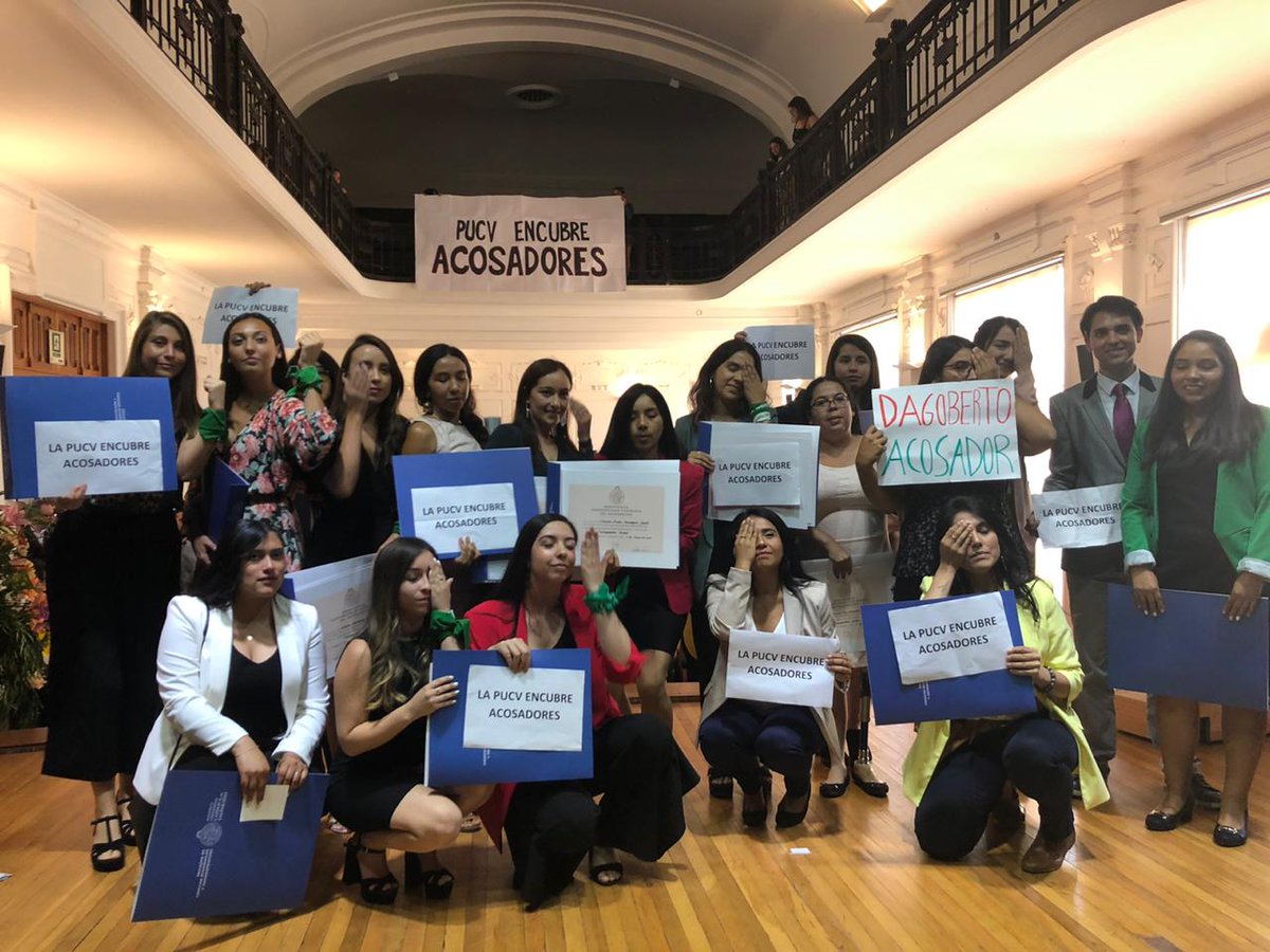 eldesconcierto's tweet image. Egresadas de la Universidad Católica de Valparaíso funan al ex Director de trabajo social por acoso sexual
➡bit.ly/2TRiplZ