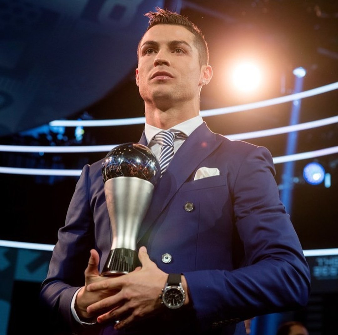 JCLAROS_'s tweet photo. A partir de la próxima semana, TODOS los hoteles @PestanaCR7 de @Cristiano son puestos a disposición como HOSPITALES para albergar pacientes con necesidades por el #Covid_19.

El balón de oro como persona también lo lleva este crack! 🔥🔥🔥 https://t.co/bniXgixsHV