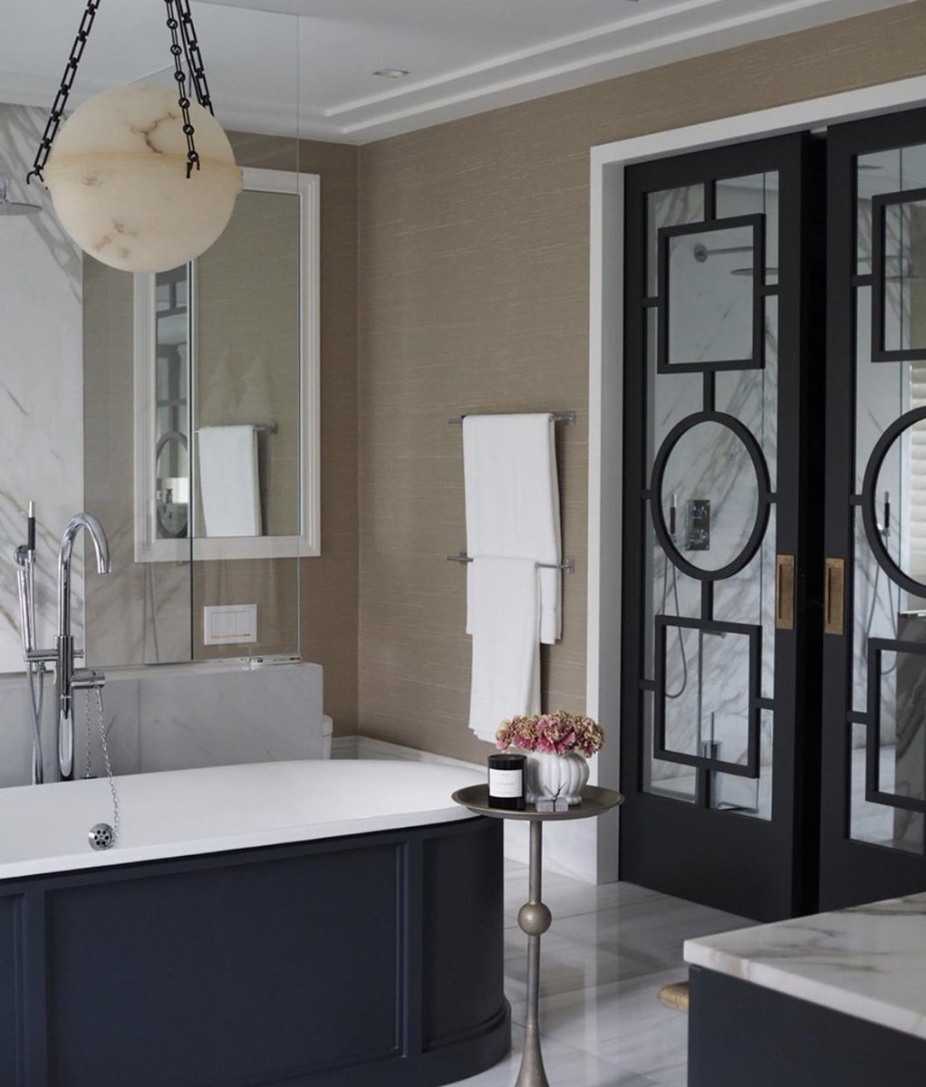#Repost
Don't you want to relax all weekend in the glorious bathroom?? Thank you for tagging us @geraldineburnier our rectangular flush pulls really pop on those black custom sliding doors. 

#Bronzedooraccessories #bronzehardware #doorcandy #enjoyyourweekend