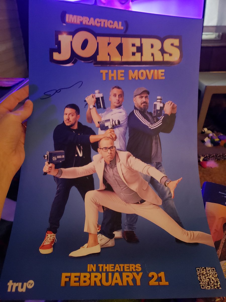 AmberCarlance's tweet photo. My signed poster arrived from helping my amazing best friends @jamessmurray @Joe_Gatto @BQQuinn & @SalVulcano #BreakTheBoxOffice thank you so very much Murray!!! I'm very proud of you guys and I love you guys so so much!!!😄😍💖💝 https://t.co/GuHyaQcjwk