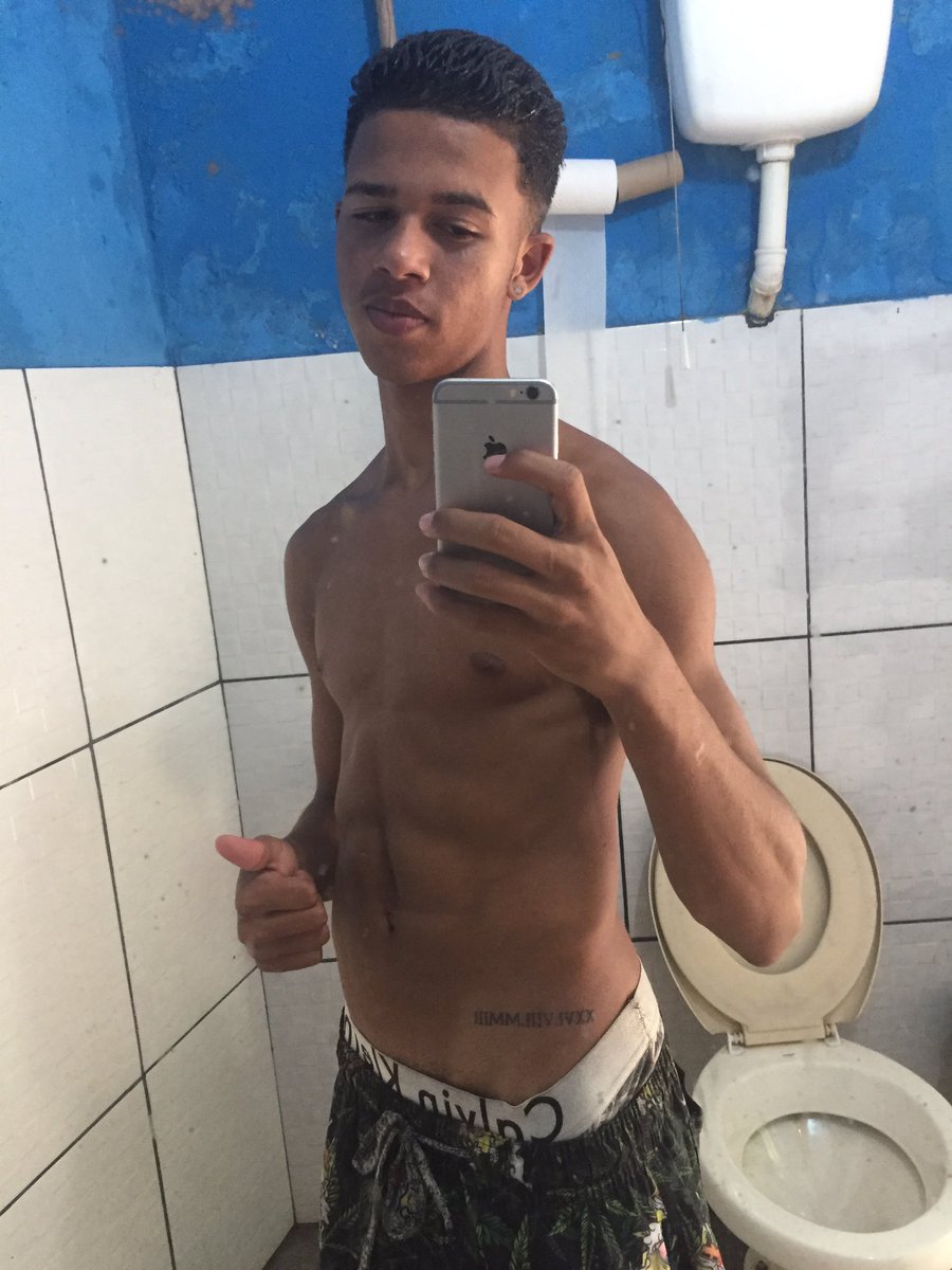 AAugustin22's tweet photo. 🤙🏽 https://t.co/7mcsxdbsWW