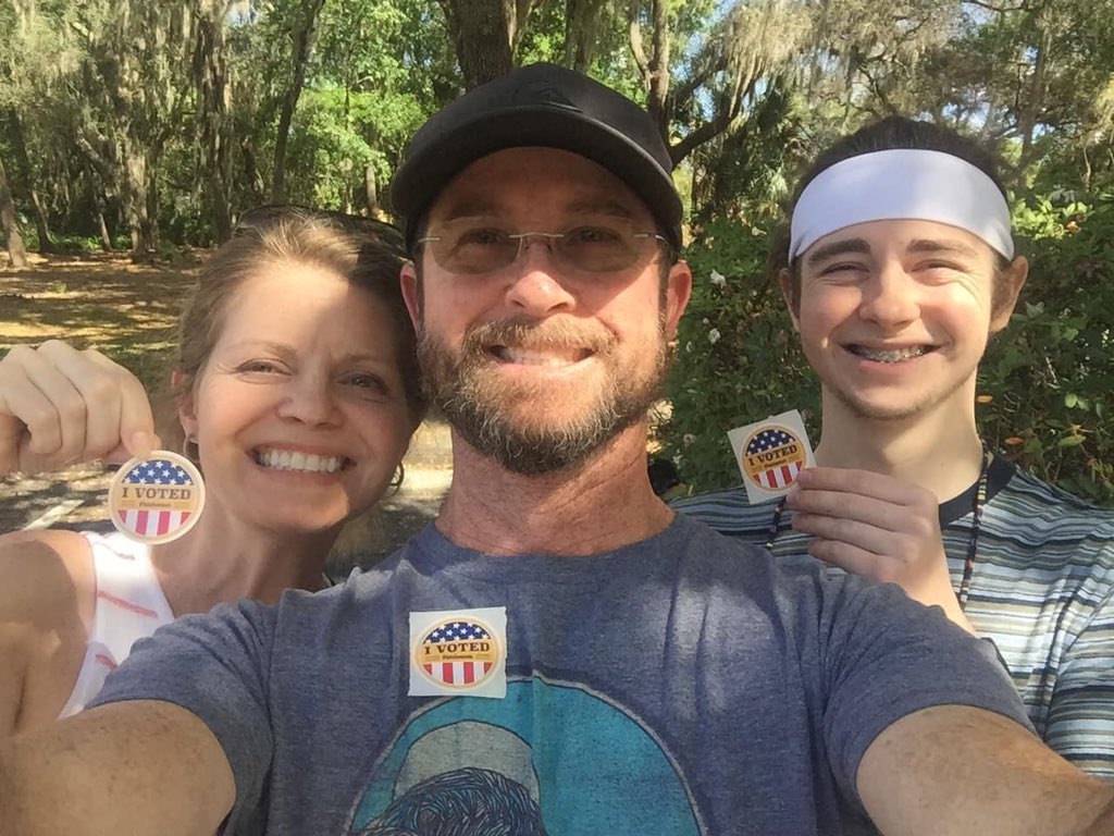 FL4Bernie2020's tweet photo. Three more early votes for Bernie in Seminole County, Florida, including a first time voter! 💙👏 Good job parents!! #FloridaForBernie #Bernie2020 #FLPrimary #EarlyVotingWeek https://t.co/RQX80OSl7g