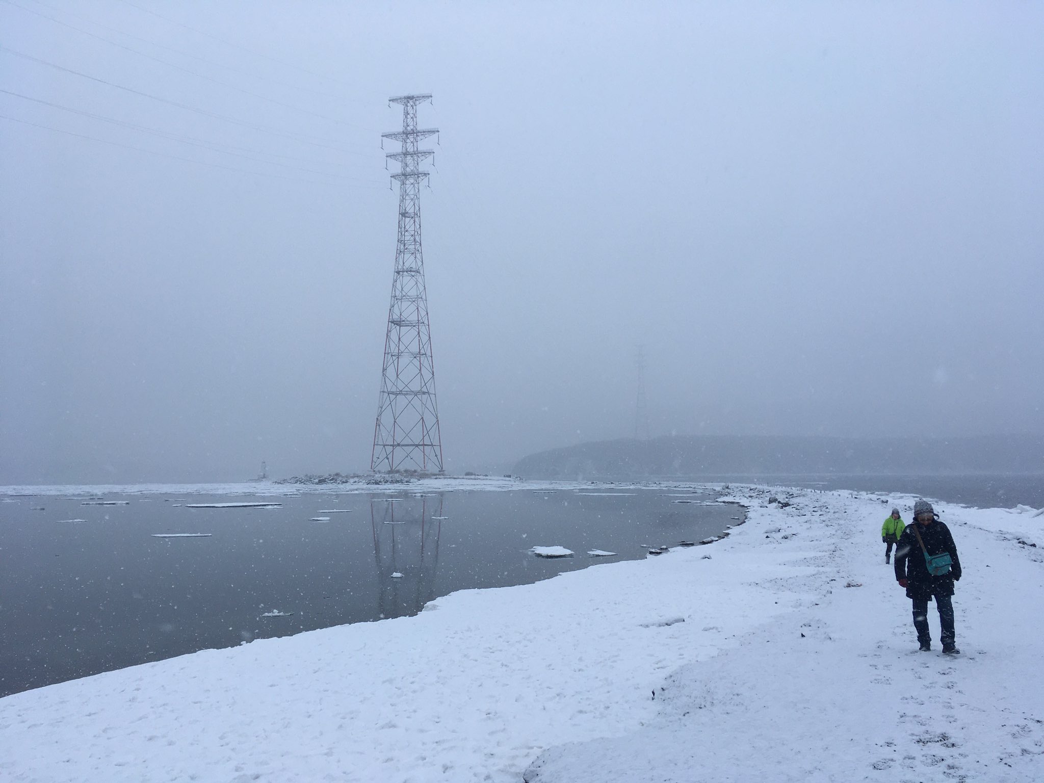 His手話で旅するしゅわ旅なかま しゅわ旅バイカル湖6日 3 10 15 5 6日目 ウラジオストクの灯台 雪の中 誰もいません T Co V6pvz0hraa Twitter