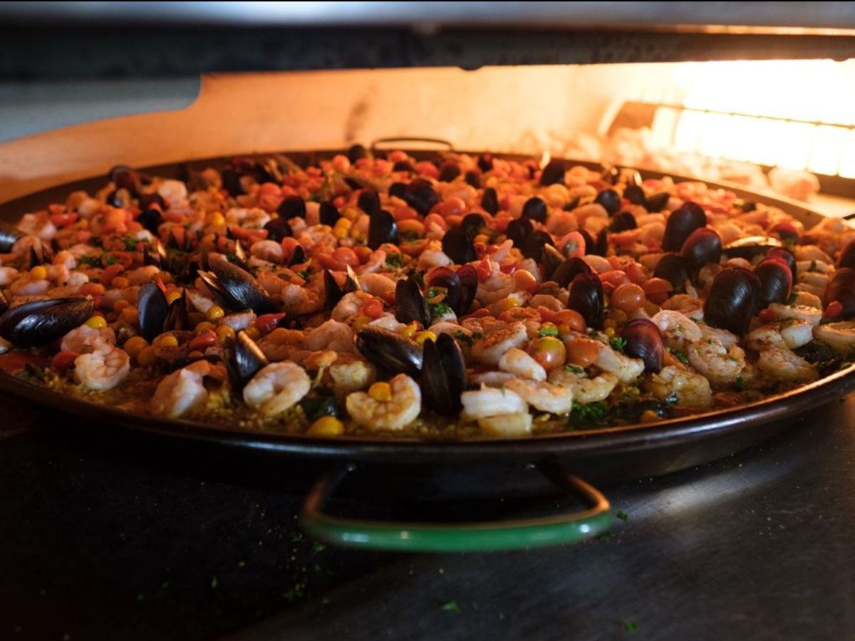 TRESTempe's tweet photo. National Spanish Paella Day at TRES - https://t.co/z6dqWIQRRu https://t.co/fvJKcdDebD