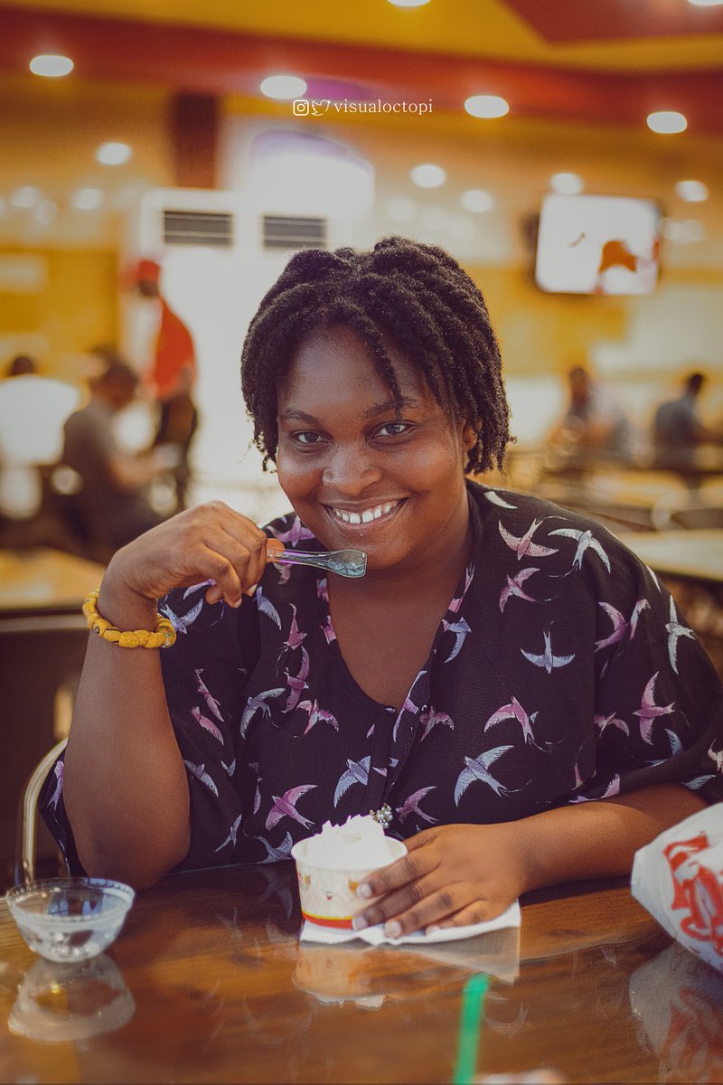VisualOctopi's tweet photo. Late night talks with @BoatengEkua at @papayefastfood
#visualoctopi #POSE4ME #portrait #portraiture #visualoctopiportraits #colorful #melanin #instagram #darkskin #yellow #nomakeup #dinnerdate #smile #saturdaynights #amazingpeople #photographer #bokeh https://t.co/aVSBRbPLcm