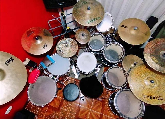 BateristasDeCol's tweet photo. #Repost @luis_bernal_bateria
・・・
🥁🥁 Juntando todo el drum set ☢️
Que lindo es ver todo junto...
@bateristasdecolombia

@bateristasdecolombia #bateristasdecolombia

#Drums #Drum #Drumlife #Drumset #Rudiments #Drummer #Bateria #Baterista #Musica #M… https://t.co/SKRruE87Aw https://t.co/nfGWgvrpOJ