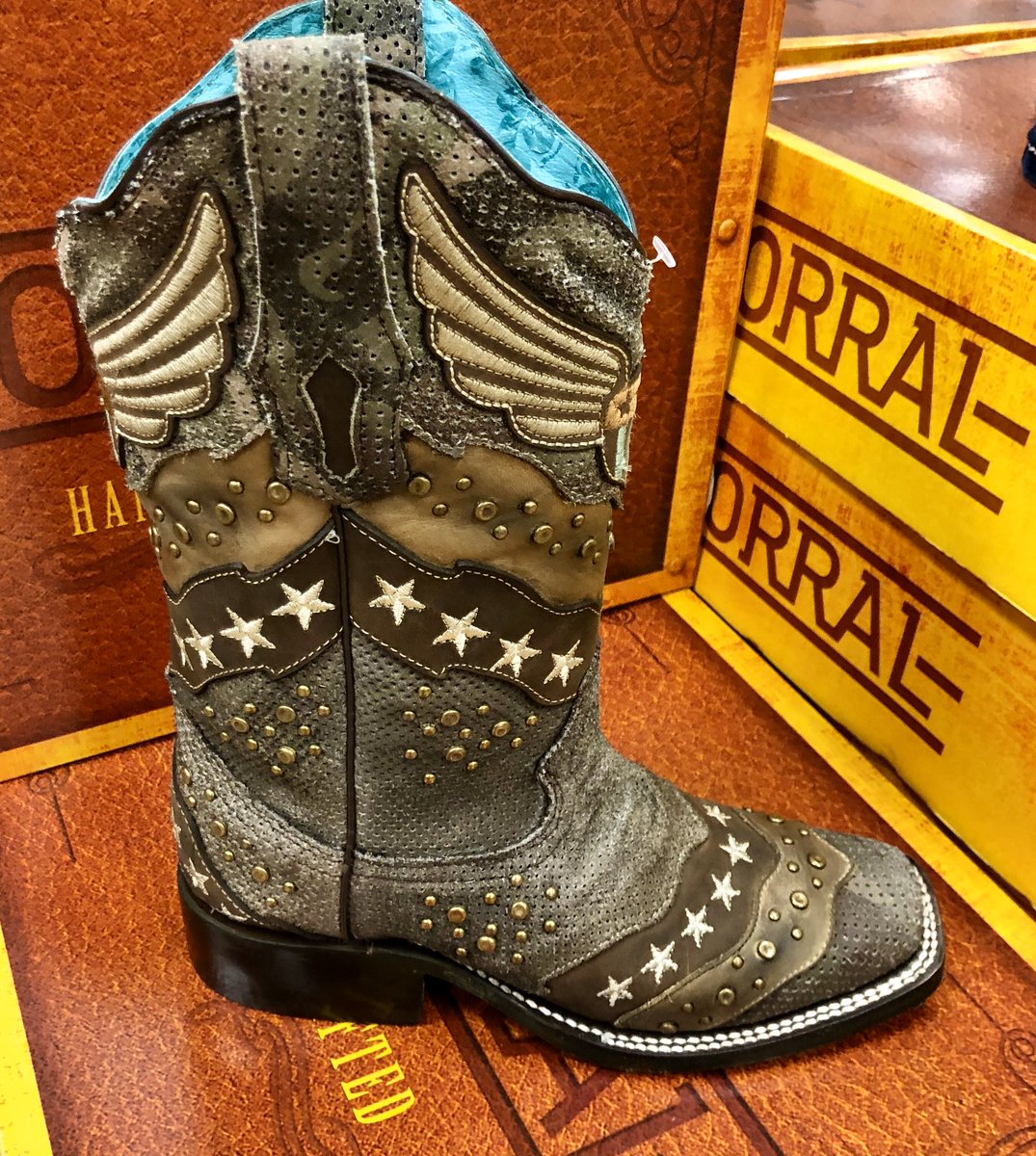 SunsetPlazaMall's tweet image. ⭐️ Cowgirl up with the latest spring addition of Corral Boots to Renegade Stores at Sunset Plaza!  You will love everything about the look and feel of this beautiful square toe boot called the “Patriot!” #springarrival #freshfrommarket #bootenvy #itsallatsunsetplaza
