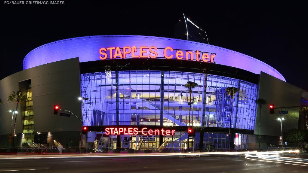 espn's tweet photo. The Lakers, Clippers, Kings and Staples Center have joined to provide financial support to pay 2,800 hourly event employees while the NBA and NHL remaining regular-season games are halted due to the coronavirus pandemic. https://t.co/KOZISxI8eV