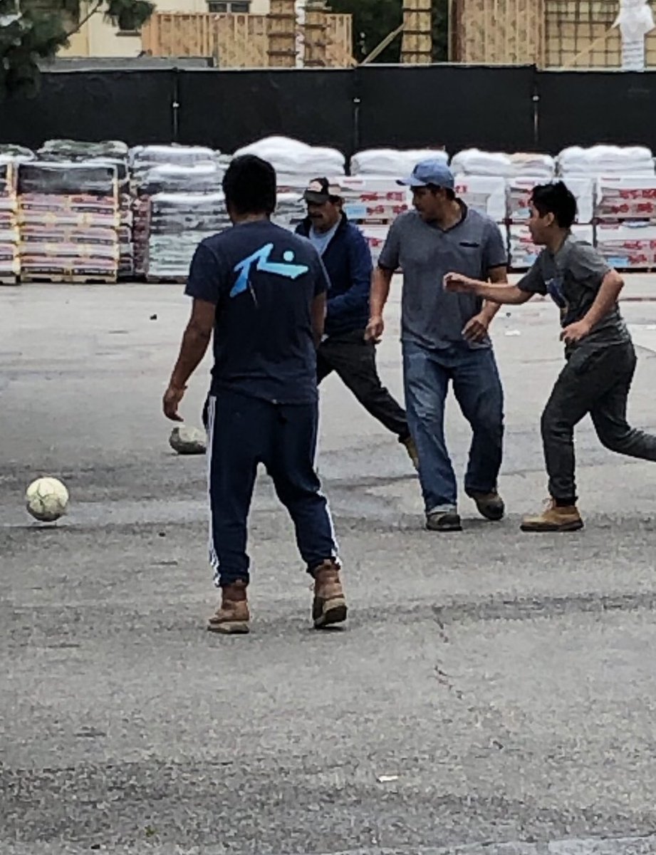 kbaxter11's tweet image. The only soccer game in Southern California. Day workers outside a Home Depot in Woodland Hills