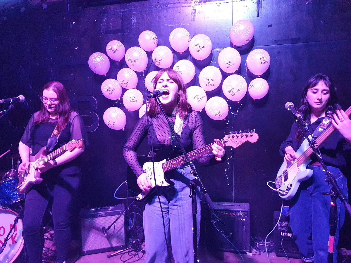 It's  a girl with a guitar (or a keyboard). Brilliant gig tonight with <a href="/LemonDrinkBand/">Lemon Drink</a> <a href="/loudmammoth/">Loudmammoth.</a> #grayling <a href="/LNFGlasgow/">LastNightFromGlasgow</a> <a href="/DFConcerts/">DF Concerts & Events</a>