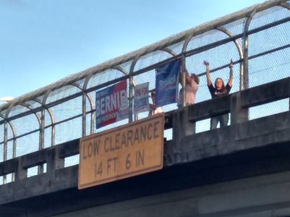 FL4Bernie2020's tweet photo. Miami Berners exercising social distancing thru a Bernie banner drop! #FloridaForBernie #Bernie2020 #FLPrimary #EarlyVotingWeek https://t.co/z4NnPJEvNs