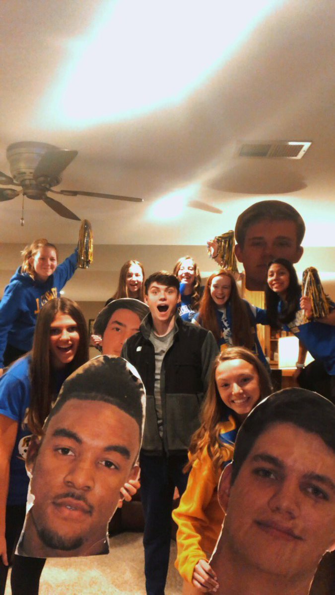 josiemaddox05's tweet photo. the corona virus won’t stop us 🏀#Family4Howell @FHHSVikingHoops @sammaddox20 @FHVikings https://t.co/JLJ50WUwU6