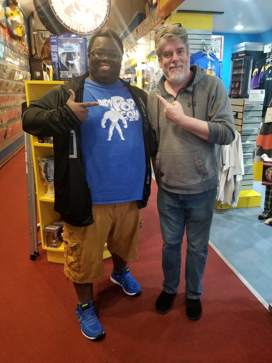 MillerTimesPod's tweet photo. @MillerKing51 went to New Jersey and all he saw was @The_SecretStash and @michaelzapcic @ThatKevinSmith https://t.co/oRY6kzFEKM