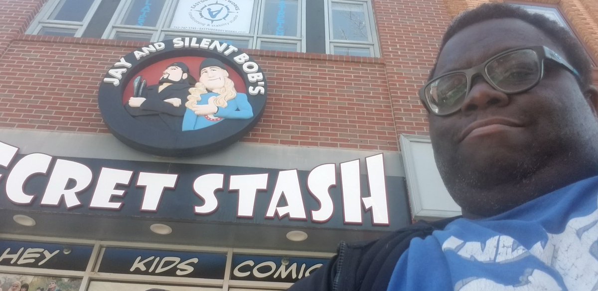 MillerTimesPod's tweet photo. @MillerKing51 went to New Jersey and all he saw was @The_SecretStash and @michaelzapcic @ThatKevinSmith https://t.co/oRY6kzFEKM