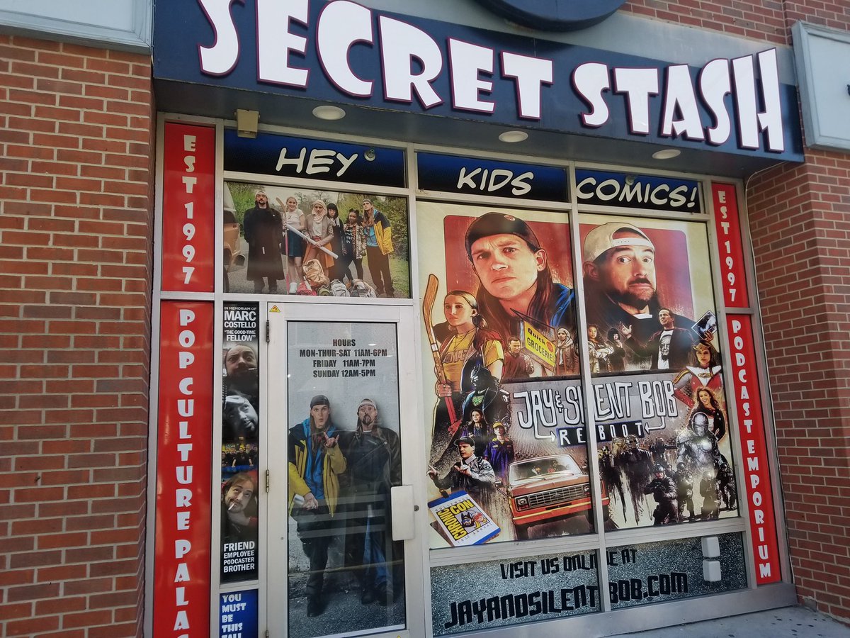 MillerTimesPod's tweet photo. @MillerKing51 went to New Jersey and all he saw was @The_SecretStash and @michaelzapcic @ThatKevinSmith https://t.co/oRY6kzFEKM