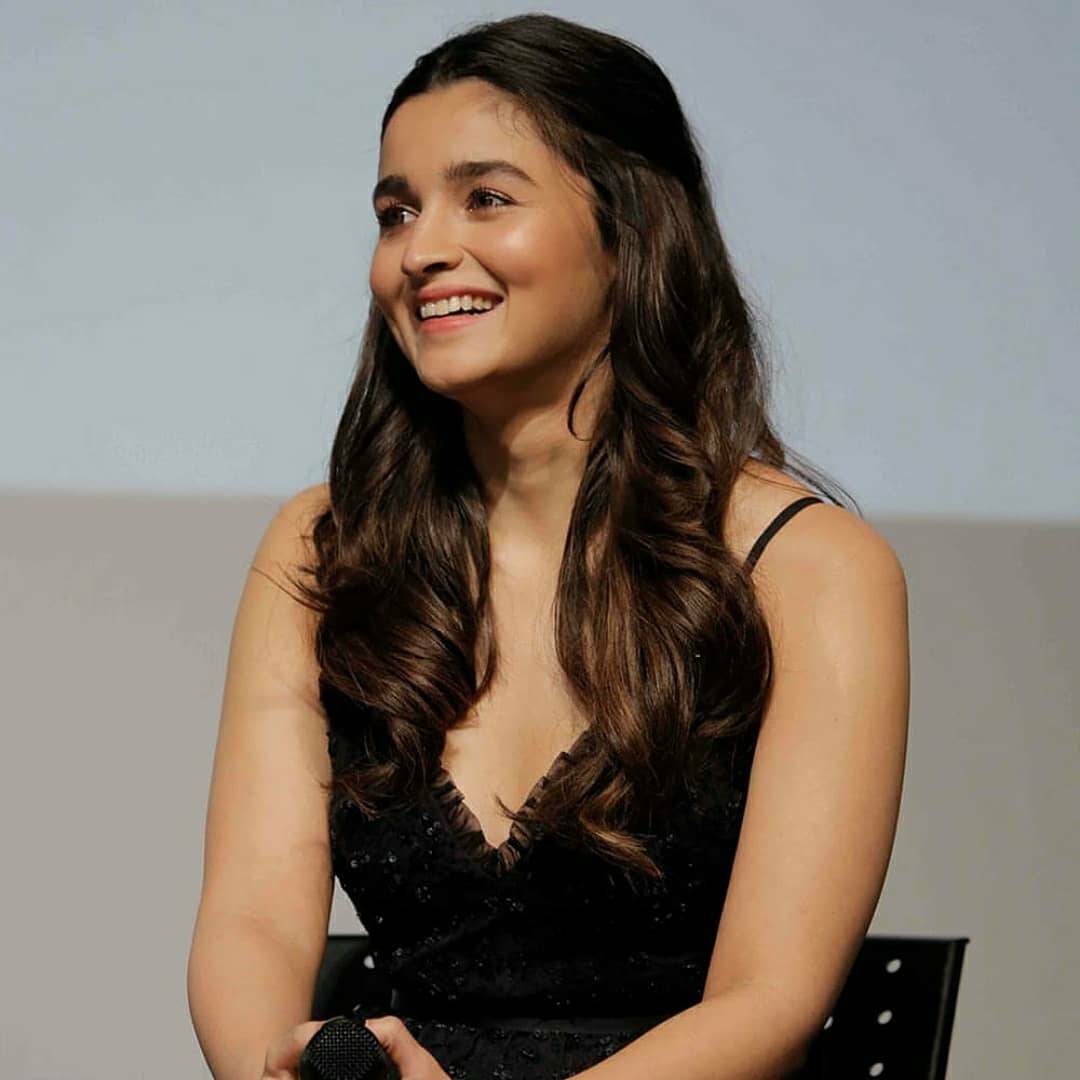 allycaralgoa's tweet photo. #WhenInGoa for #IFFI -
Here's wishing the best to Alia Bhatt. We can't wait to feature you in #BeingAllycaralVlogs
#HappyBirthdayAliaBhatt #aliabhatt #beingallycaral #goa #alishafernandes #celebrities #celebsingoa #bollywoodingoa #iffigoa #aliabhattfans #aliabhattfashion https://t.co/fBi4DDpaQU