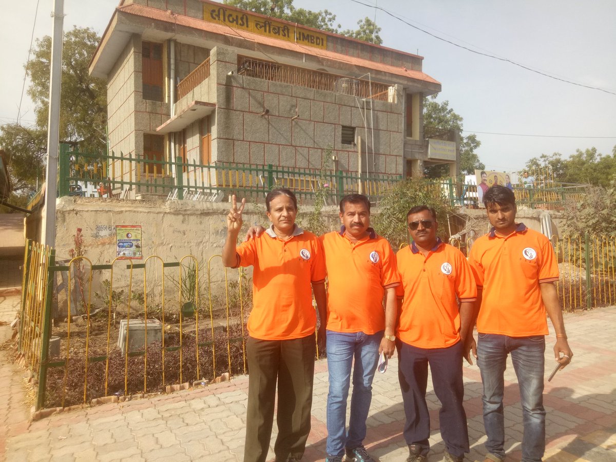 sanjaytirdiya's tweet photo. @PiyushGoyalOffc @RailMinIndia @WesternRly @Gmwrly @DRM_BVP @adrm_bvp @brmsunion @BmsPrkp @BmsBrms
#JCBank Director पद के चुनाव: Multi State Co-operative Act ... Limbdi Railway Station रेलकर्मियों के बीच संपर्क व प्रचार कार्य ।
#JCBank_Elections
🙏 । भारत माता की जय । 🙏 https://t.co/XBpmIiOzTi