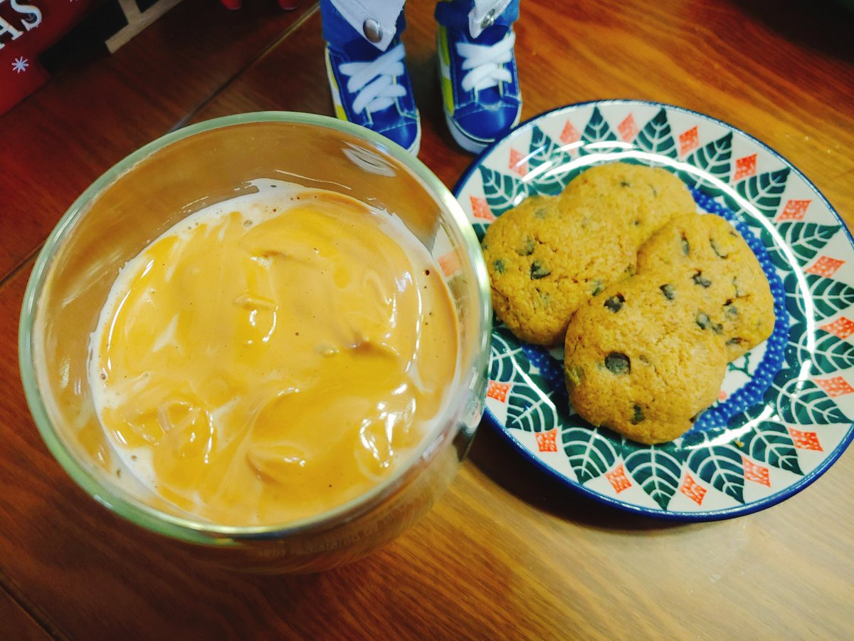 26April2018's tweet photo. 세상에 망한건 없습니다~ 
맛있으면 된거예욬ㅋ

...굳이?🤣🤣🤣

#마이녤 #달고나커피 https://t.co/VeC2WzbIXP