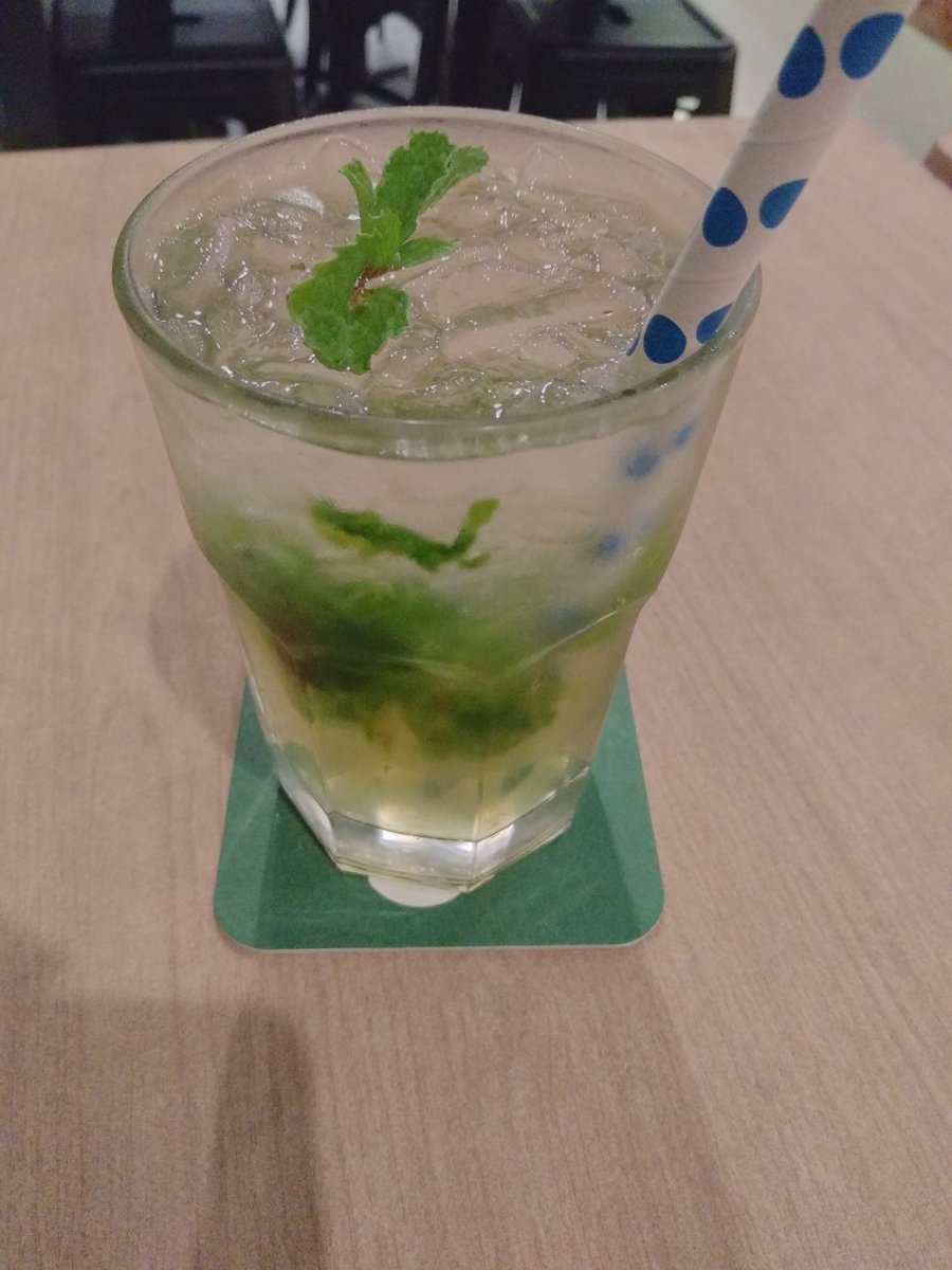 yccheok's tweet image. crossing 1 million downloads? not bad. 👍

celebrate with mojito and a mug of beer? why not? 🙂

#wenote