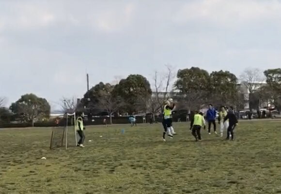 mitsusato75's tweet photo. ここ数年はずっとフットサルばかりやったけど、やっぱ天然芝でのサッカー⚽️超楽しい‼️今日は3ゴール1アシスト✌️😁✌️フジモンや高山も愛用してるエヴォスピード良い‼️ストックでもう1足欲しいな。
こうやってトリニータロスを埋めてます😅
#トリサポ蹴球部　#puma #evospeed #pumaevospeed https://t.co/g228HWgTKs