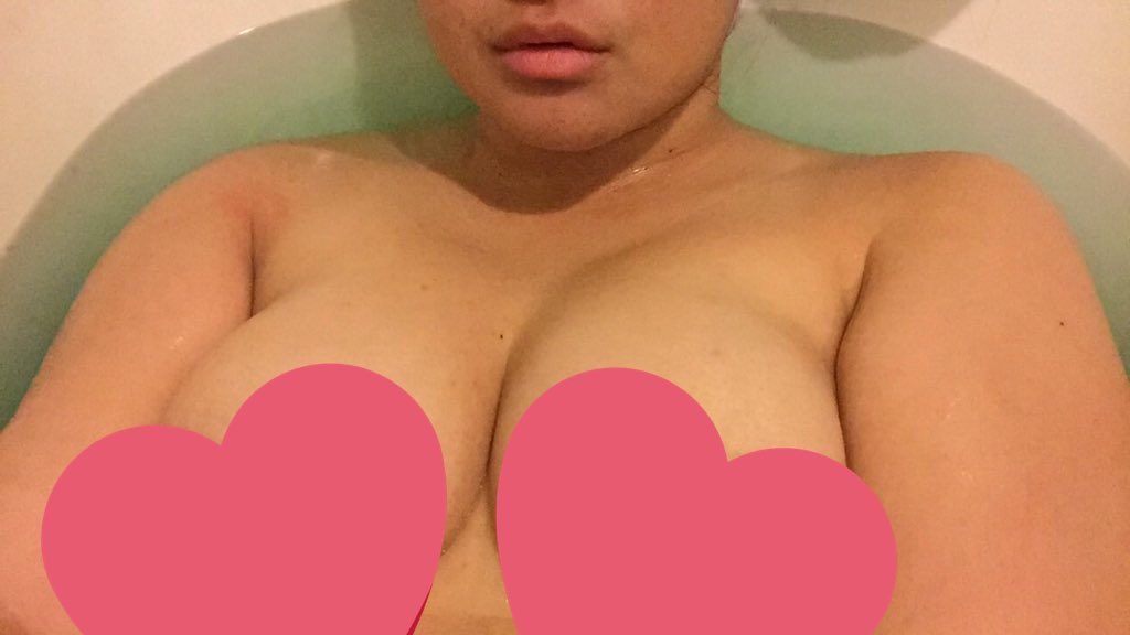 ChurchGirlLin's tweet photo. Come sub to my onlyfans 🧖🏻‍♀️

🔞 Nude content 🔞

🍑 40% off for my next 9 subs 🍑

🥵 I take requests 🥵

If this get 50 RTs I’ll send a nude to everyone that retweets it 🥺 https://t.co/AGPHl9EdJH
