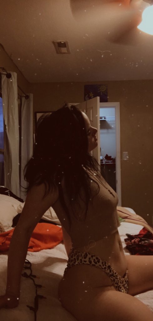 OnlyfansDes's tweet photo. where are all the tributes tonight? not a single one, ugh! you simple pigs are useless to me. i expect my cashapp to be drastically increased by morning you worthless fucks😒 and MAYBE I’ll reconsider allowing you slaves to have the pleasure of seeing more of me $sinfulfantasies https://t.co/Jwd3x0dJic