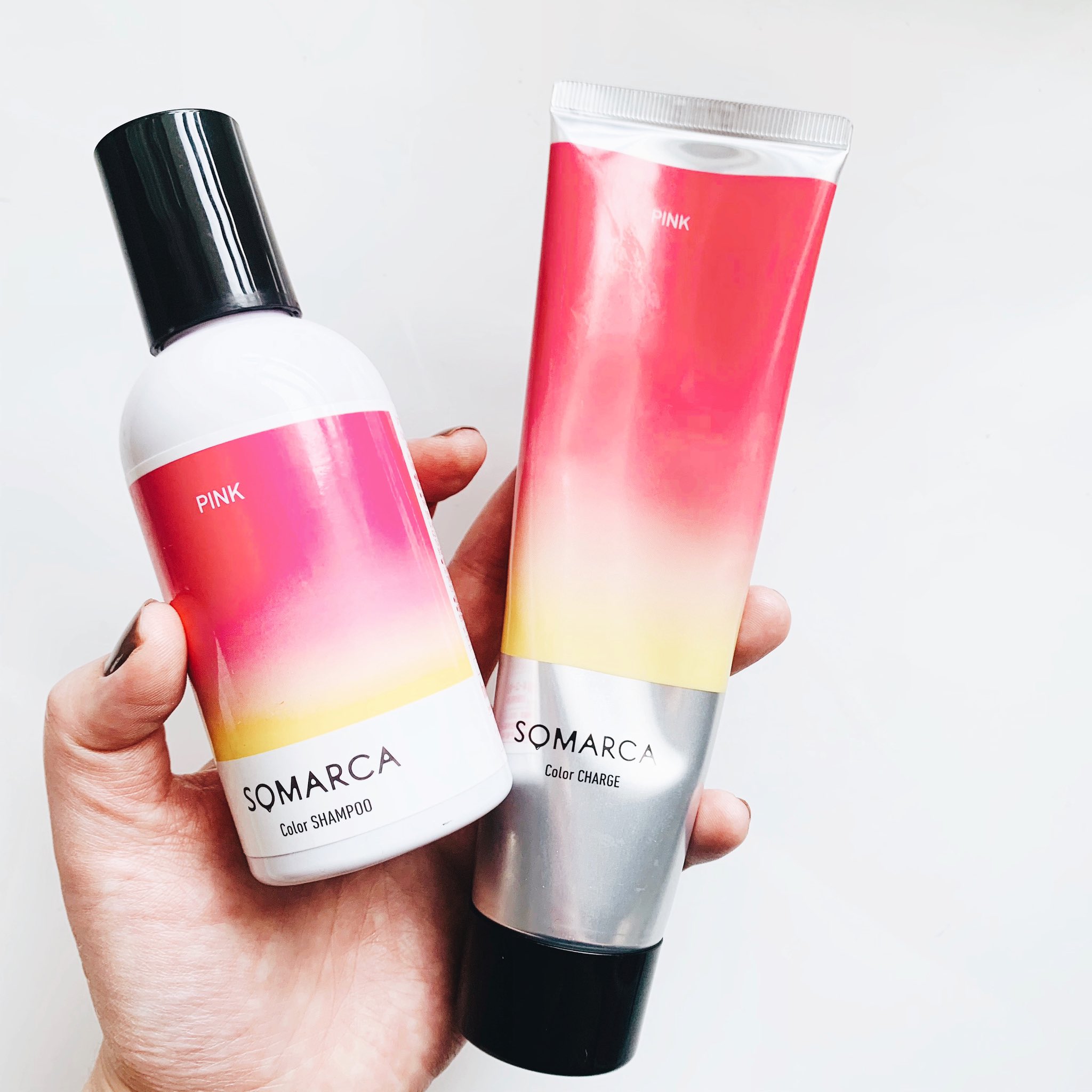 Twitter 上的 Shoko 染めても染めても色が落ちちゃうという 不毛なヘアケア戦争を繰り広げてるみんな ソマルカのカラーシャンプーが快適な髪 色ライフを私に与えてくださったぞ サロンで染めて3週間経過したけど まだピンク感を楽しめてる 色の入りはもちろん