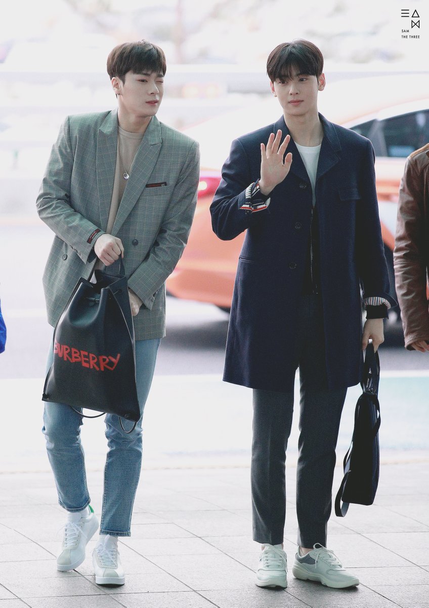 SamtheThree's tweet photo. 190315 출국
진짜 보고싶어😭😭😭
#아스트로 #차은우 #문빈 #ASTRO #CHAEUNWOO #MOONBIN #ウヌ #ムンビン 
@offclASTRO https://t.co/iw4gGNsEsj