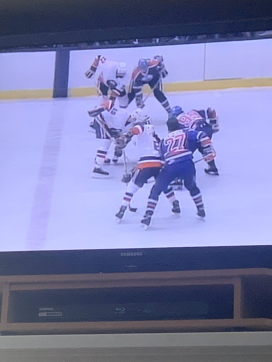 gordricher's tweet image. Watching a classic @EdmontonOilers vs @NYIslanders  1984 game 1. This game is action packed...goalies @grantfuhr and #billysmith are on fire 🔥