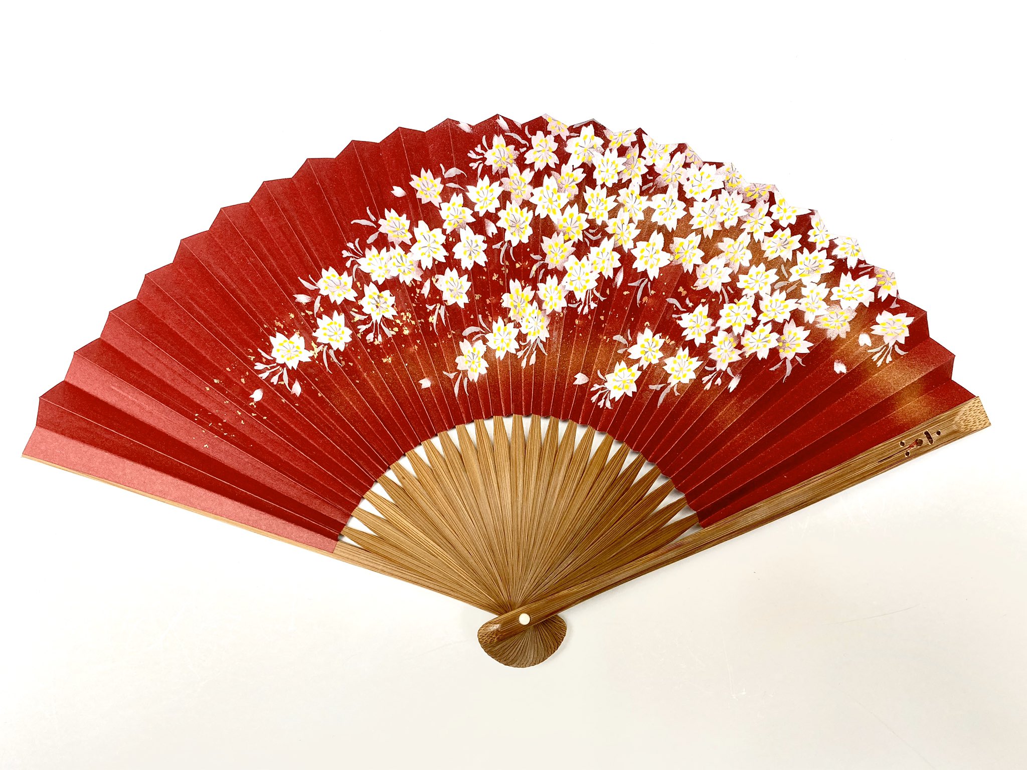 Twitter 上的京扇子司大西京扇堂 婦人用紙扇子雅洛風扇赤漉き地桜雅洛風扇は 親骨に 京 の一文字を彫り透かした扇骨を使用し 扇面は京風で雅なデザインを手描きや伝統的な技法で施した大西京扇堂謹製のシリーズです 大西京扇堂