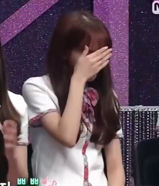 ulthyemhyemu's tweet photo. the fact that iz*one was once used as a example for breaking vlive rules still sends https://t.co/56oq4OfSn3