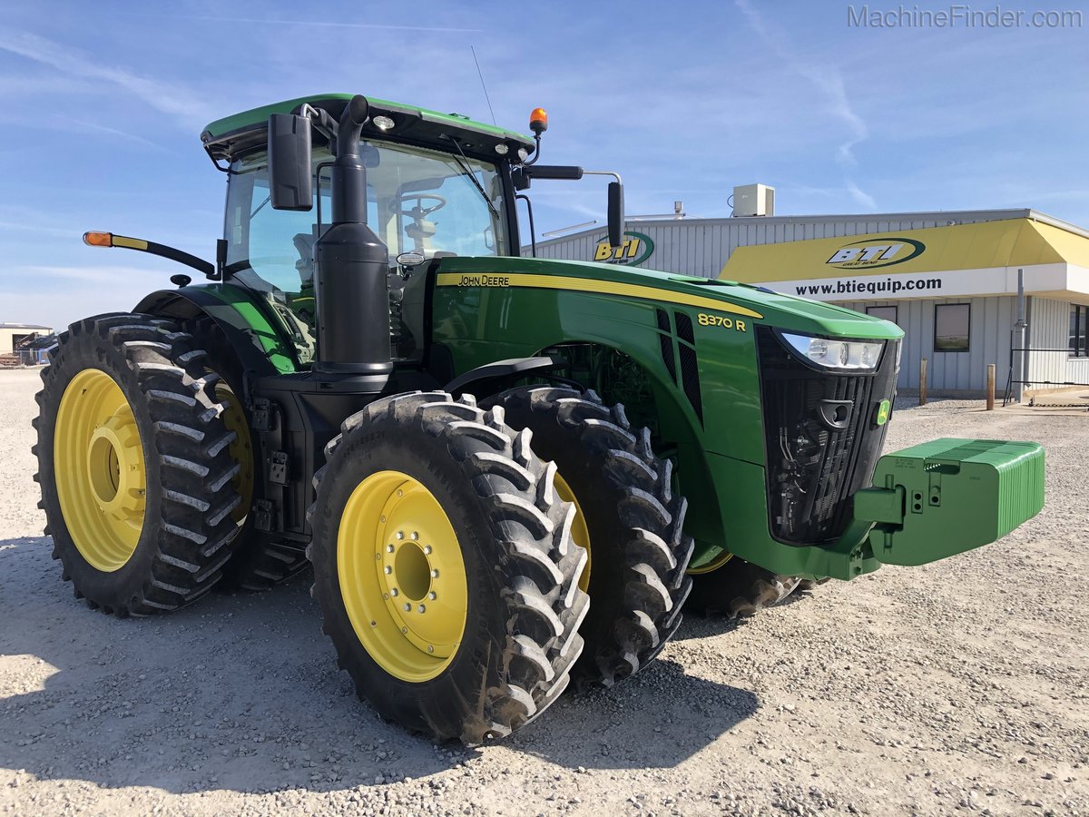 Featured Machine of the Week: 2019 #JohnDeere 8370R #Tractor with 350 hours and 370 hp, offered by <a href="/BTIequip/">BTI John Deere</a>

Check out the full listing: ow.ly/K26550yJl4Y #JDMachineFinder