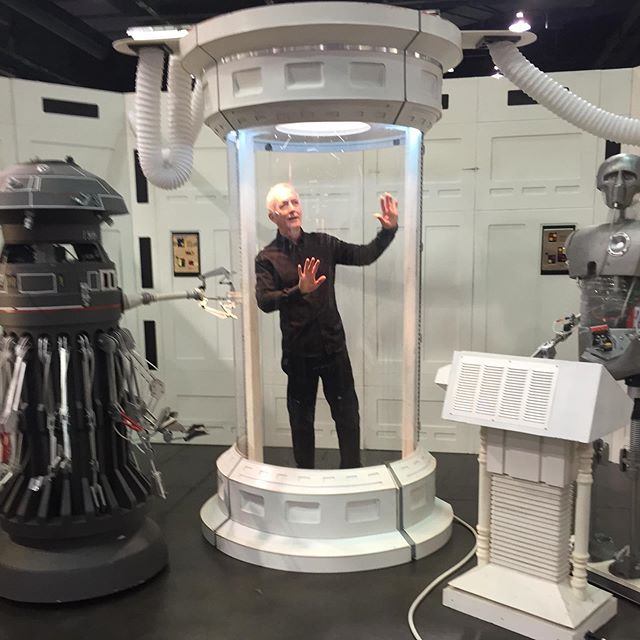 FanthaTracks's tweet image. Threepio gets a bacta Bath #flashback to starwarscelebration 2015 with anthonydanielsofficial having some fun at the 501st_belgian_garrison_nt #propbuilders #echobass display #starwars #anthonydaniels
instagram.com/p/B9vENCjgzXf/