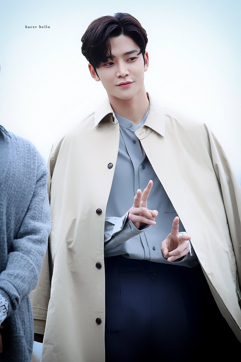 HacerBello's tweet photo. 190315 빙그레 웃는 너의 미소🙂💙✌️
#로운 #ROWOON #ロウン #金路云 #SF9 #에스에프나인 https://t.co/SVTA4nHz9s