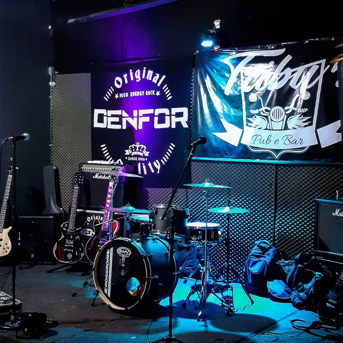 rockdenfor's tweet photo. Soundcheck Ok! Vem para o @tribusrockpub curtir um Rock! 🤘🏻🤘🏻🤘🏻🤘🏻
⚡High Energy Rock⚡
#rockdenfor #denfor #bandadenfor #tribuspub #tribuspubebar #chapeco #chapecosc https://t.co/CFQ03wAD6H