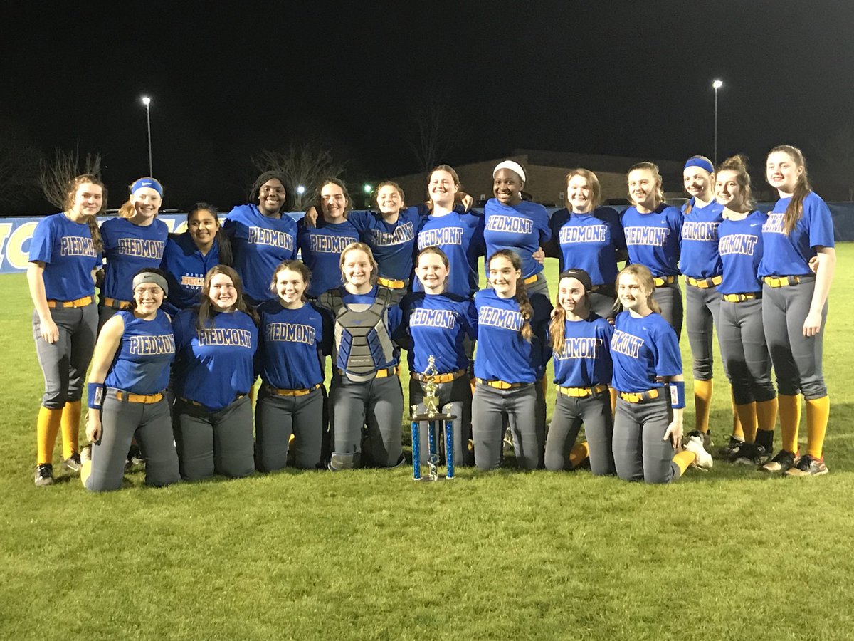 Lady Bulldogs defeat Collinsville 10 to 3 <a href="/savannah_2024/">Savannah Smith</a> was the winning pitcher 4 IP, allowing 4H 3R 3K.
<a href="/Farmer2Emily/">Emily Farmer</a> went 2-for-3 w/ 3 RBI &amp; <a href="/savannah_2024/">Savannah Smith</a> had a 3 RBI  double to help lead the Bulldogs to victory.  #winnerwinnerchickendinner