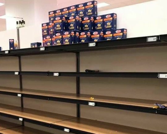 NyanDraco's tweet photo. @superange128 In Italy it was the penne lisce (smooth) which remained on the shelf. Understandably https://t.co/MsioqVSsvG